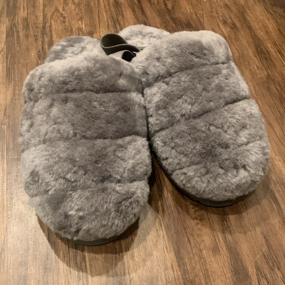 UGG women’s super fluff slippers - Picture 3 of 11